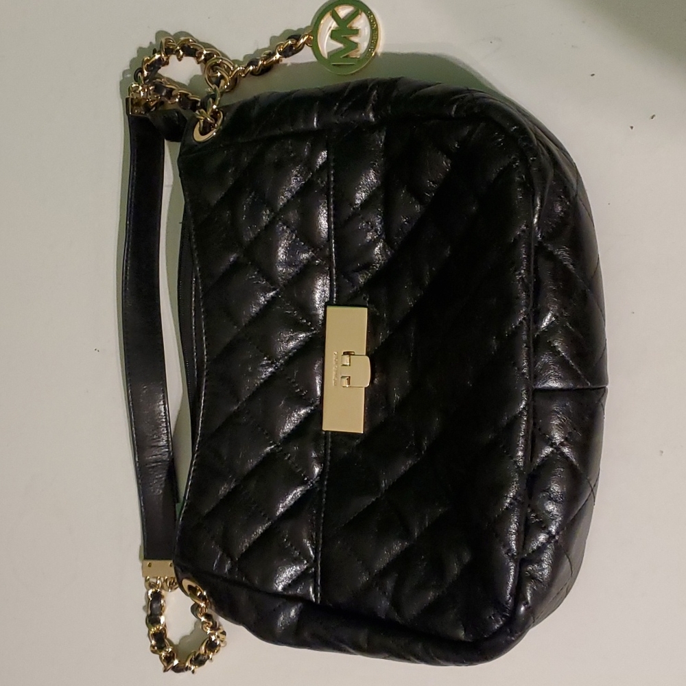 Michael Michael Kors black quilted patern shoulder bag with gold ton har…